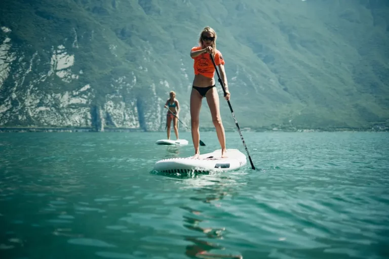 two women paddling at Lake Garda with SUP boards